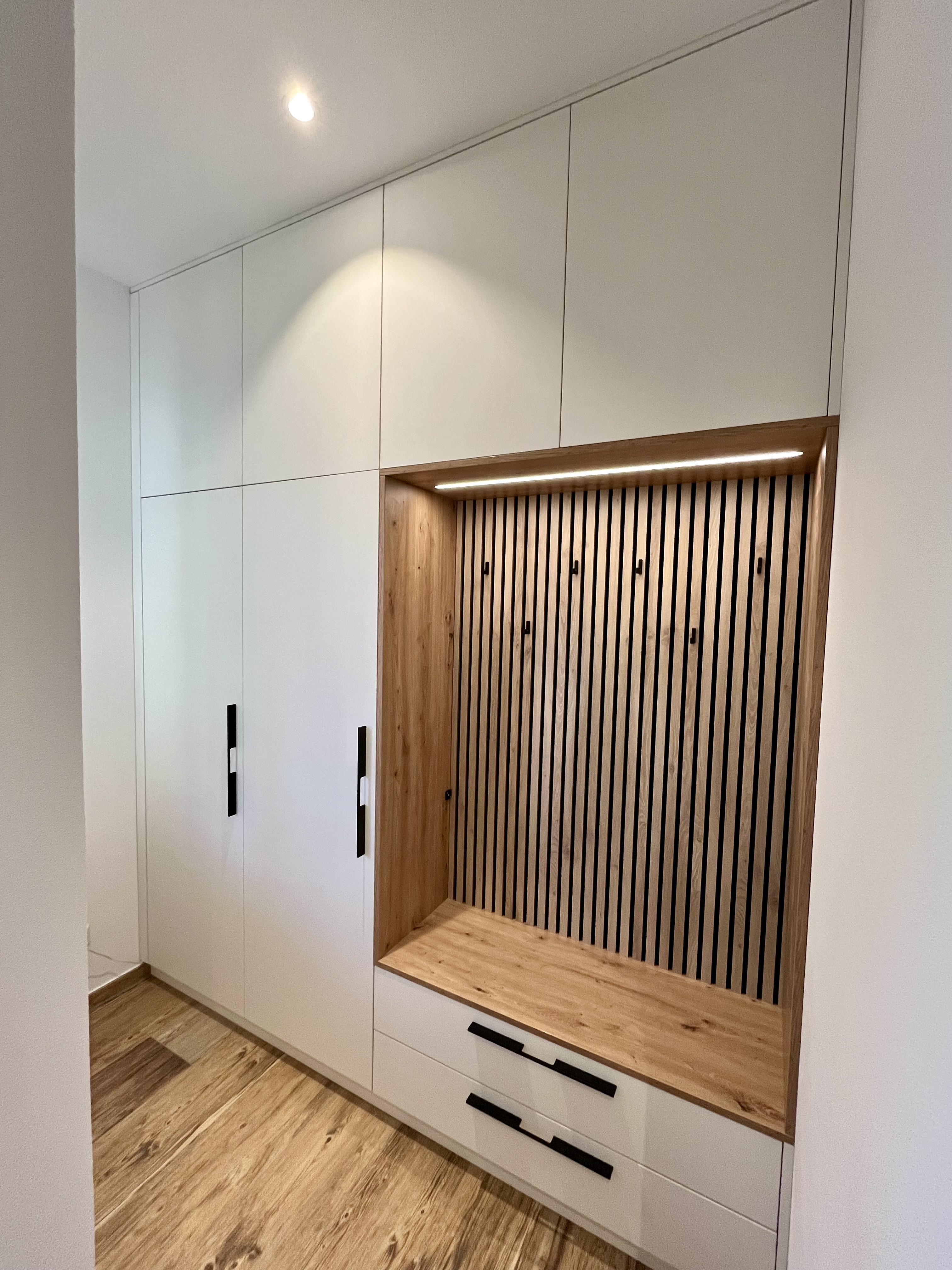 Holzpaneele Garderobenschrank Flurschrank Borna Altenburg Leipzig