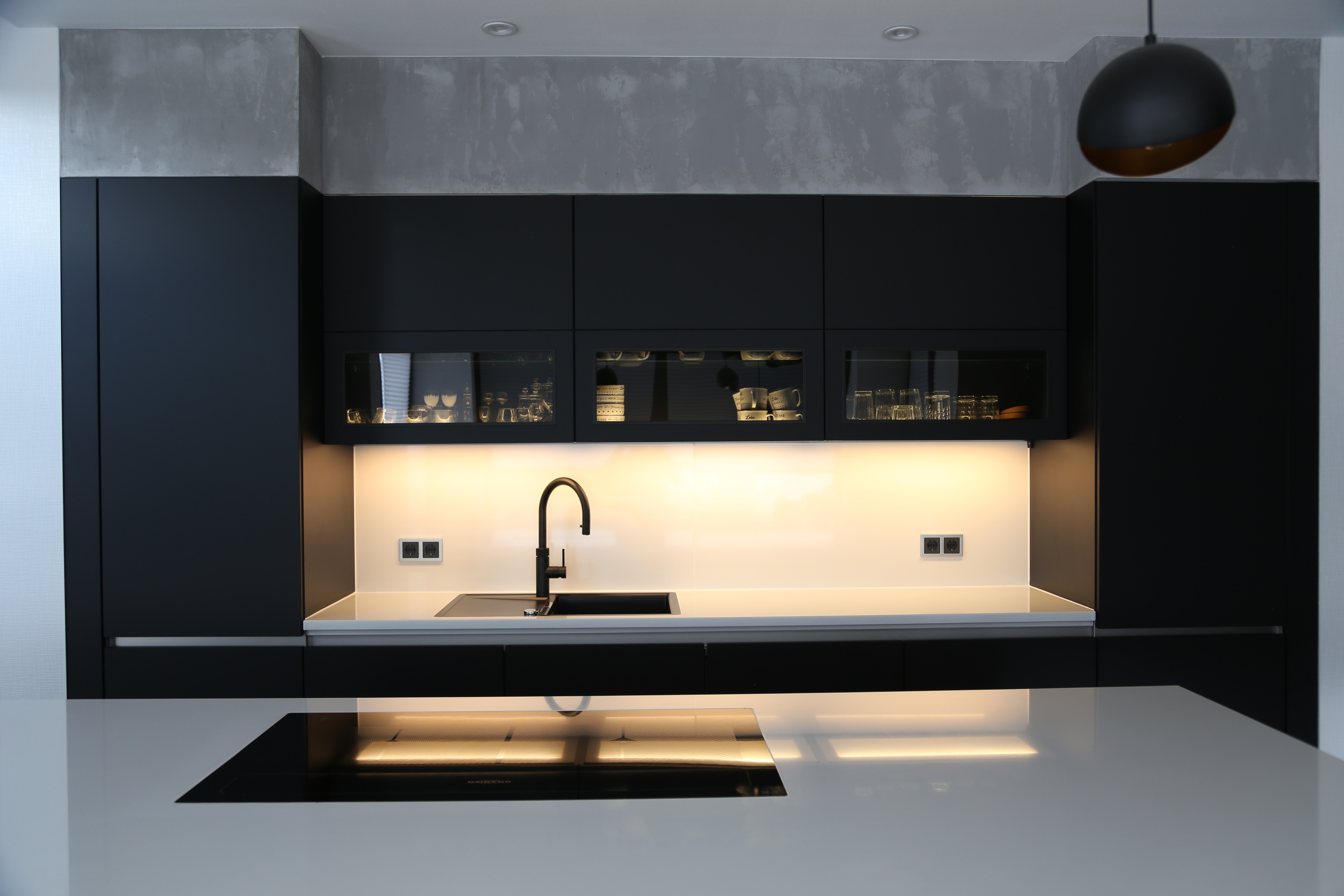 Grifflose Küche Quooker Arbeitsplatte aus Stein Muldenlüfter Altenburg Borna Leipzig