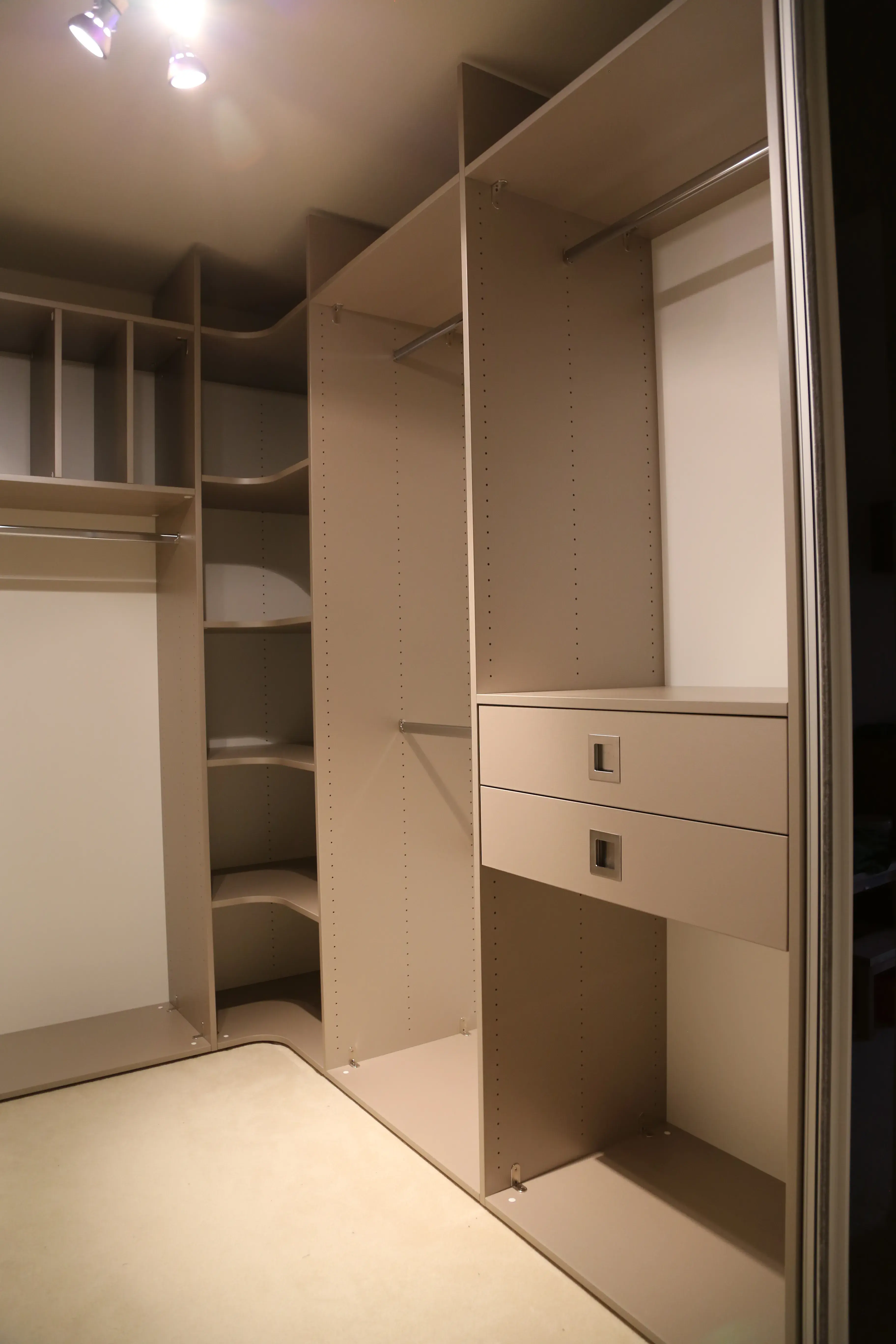 Begehbarer Kleiderschrank