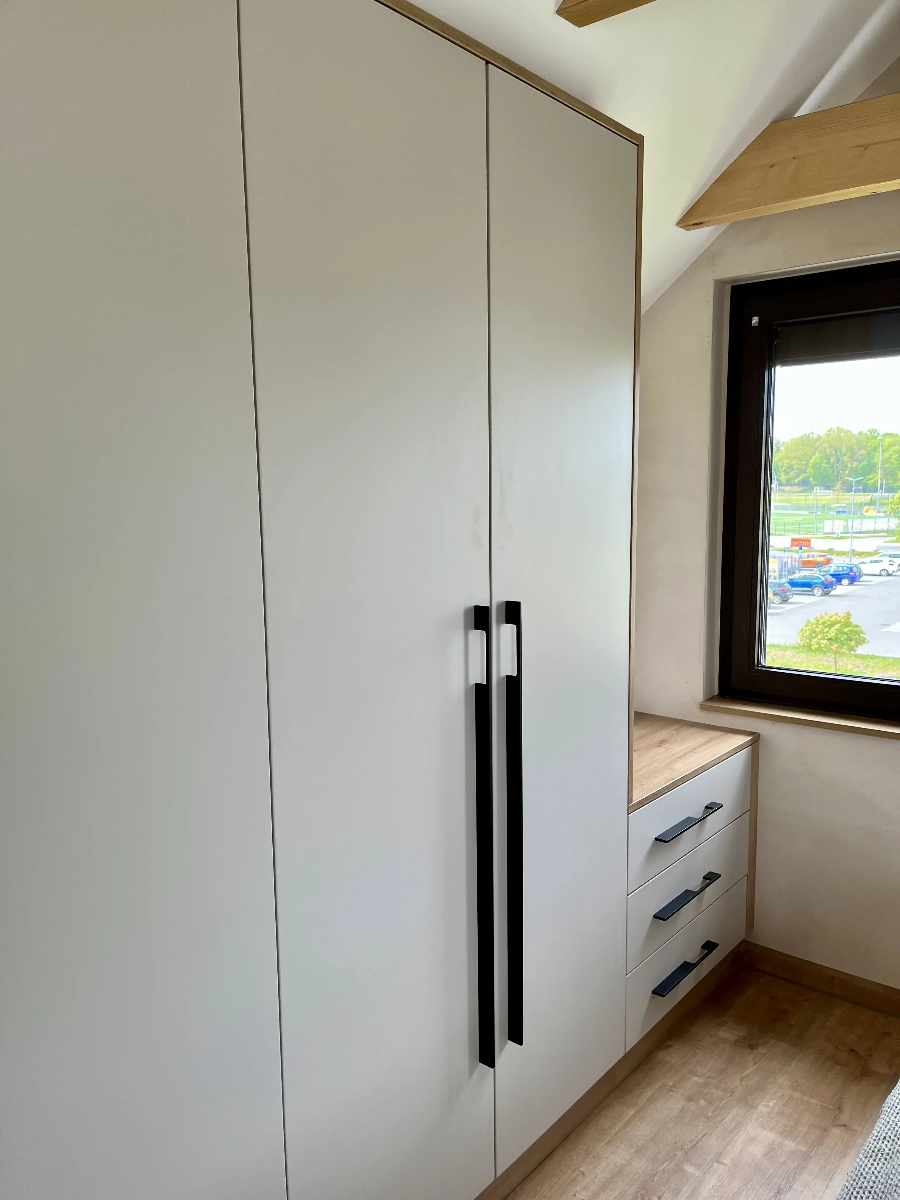 Kleiderschrank Einbauschrank lange Griffe