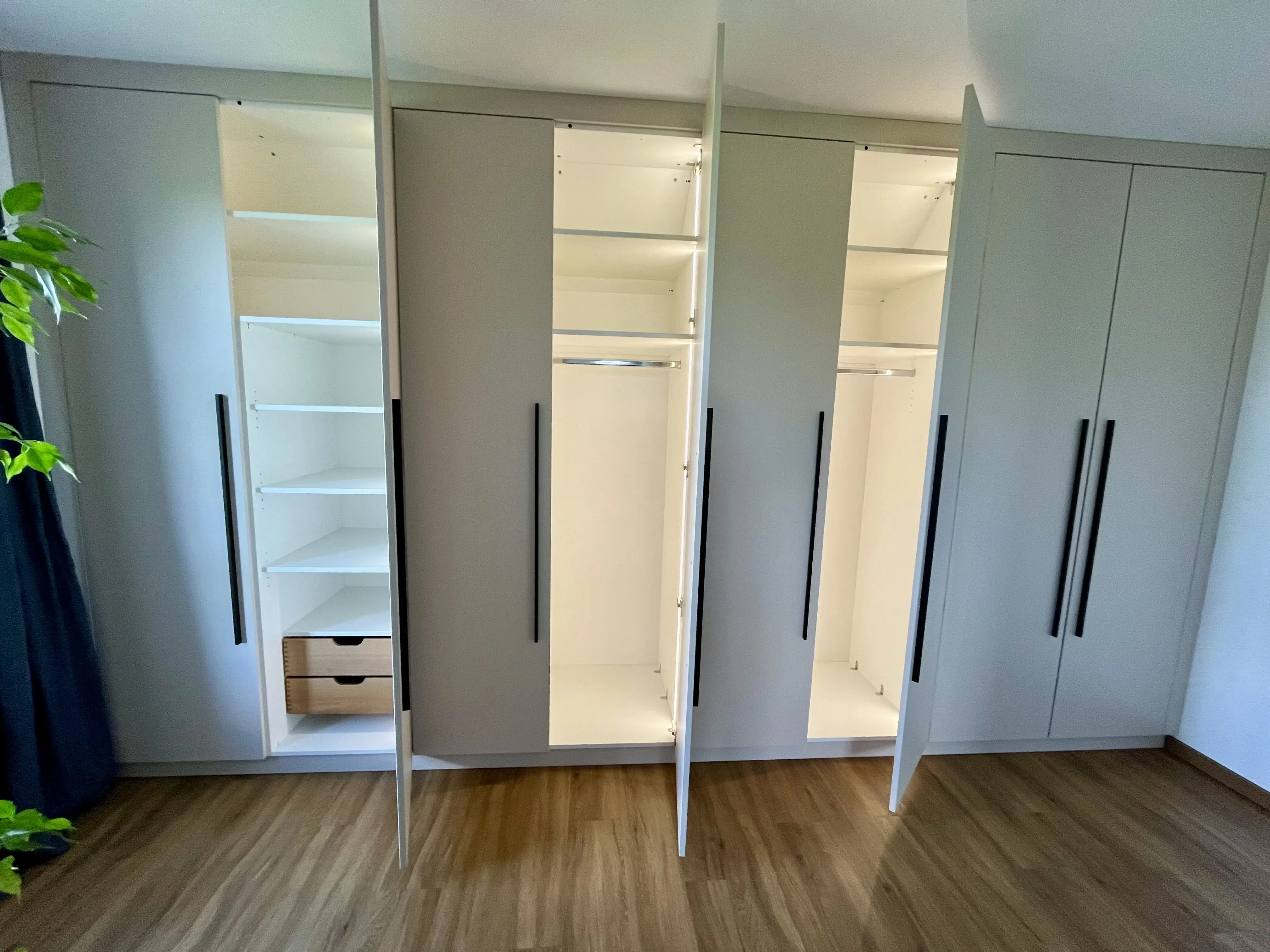 Einbauschrank Dachschräge Innenbeleuchtung Innenschubläden Altenburg Borna Leipzig