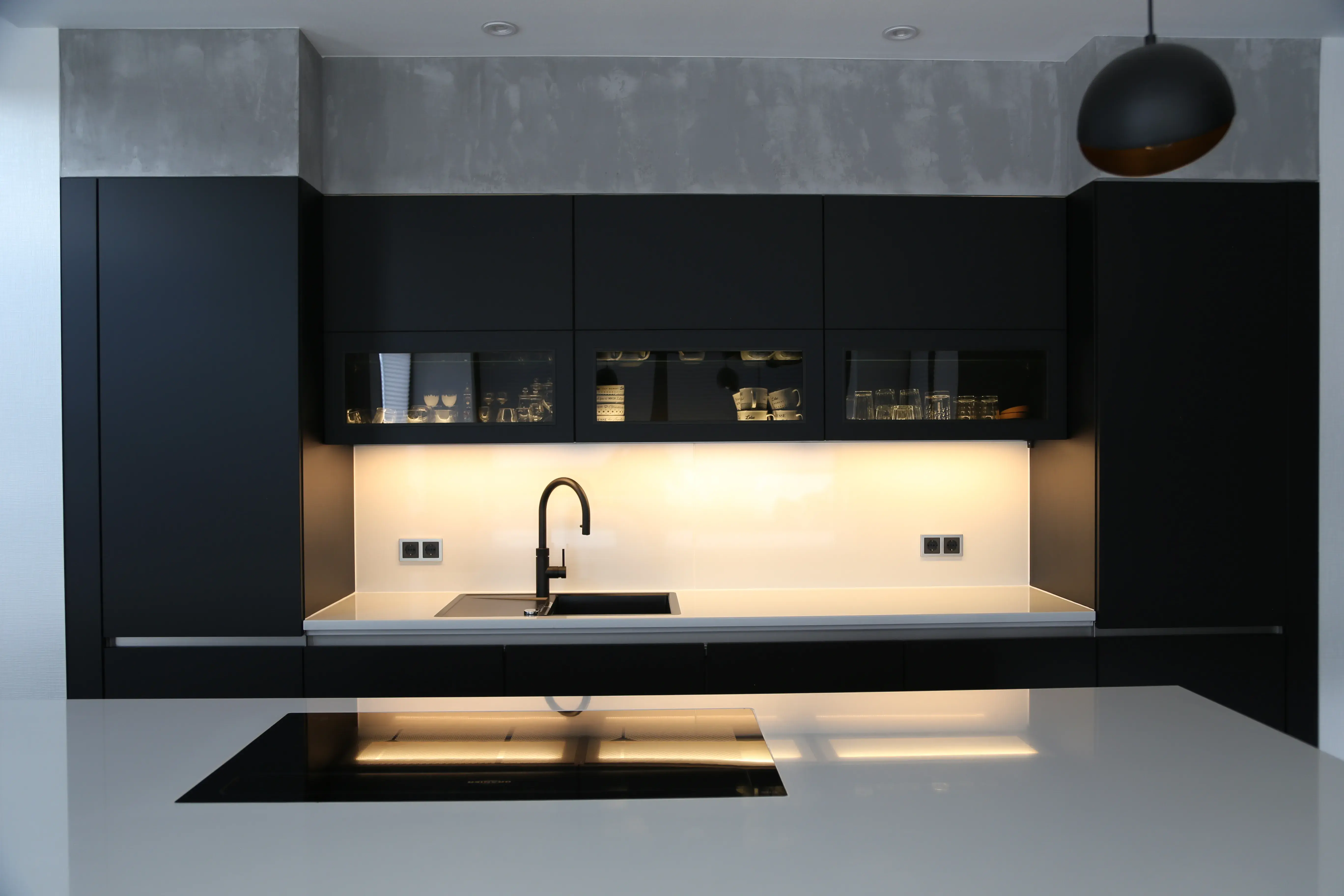 Grifflose Küche Quooker Arbeitsplatte aus Stein Muldenlüfter Altenburg Borna Leipzig